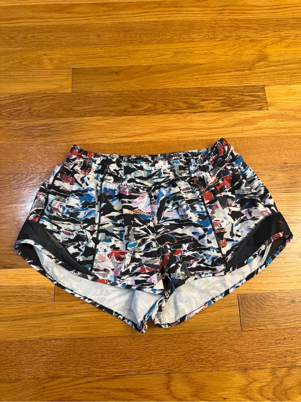 Lululemon Hotty Hot Short II *2.5" Culture Clash Multi Black / Black - Size 6